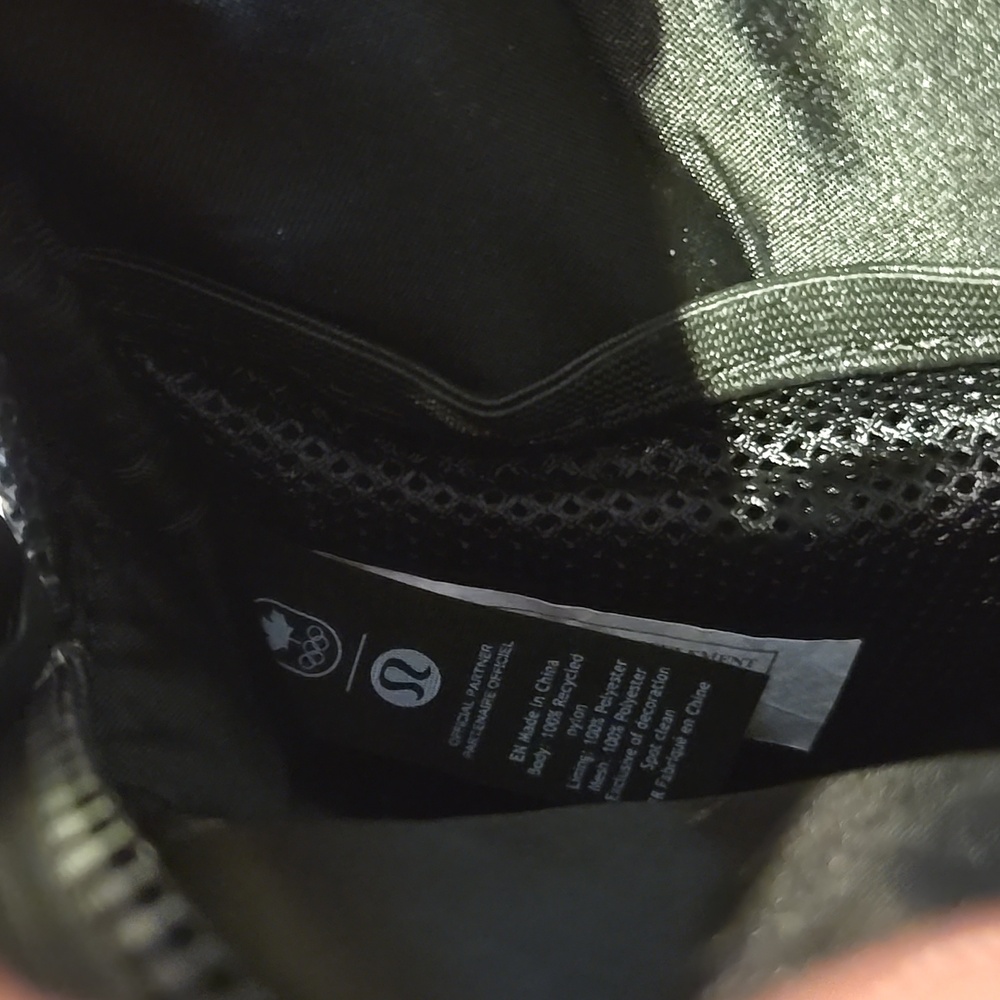 Team Canada 22 Future Legacy Crossbody Bag - Picture 7 of 8